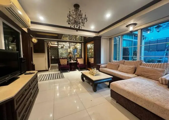 Apartment 曼谷独栋lat Phrao精品别墅 *